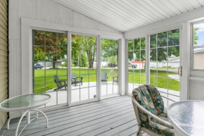 Lakeview Cottage - stunning views of Silver Lake.